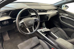 harmaa Audi Q8 e-tron 2024 kuva 6.