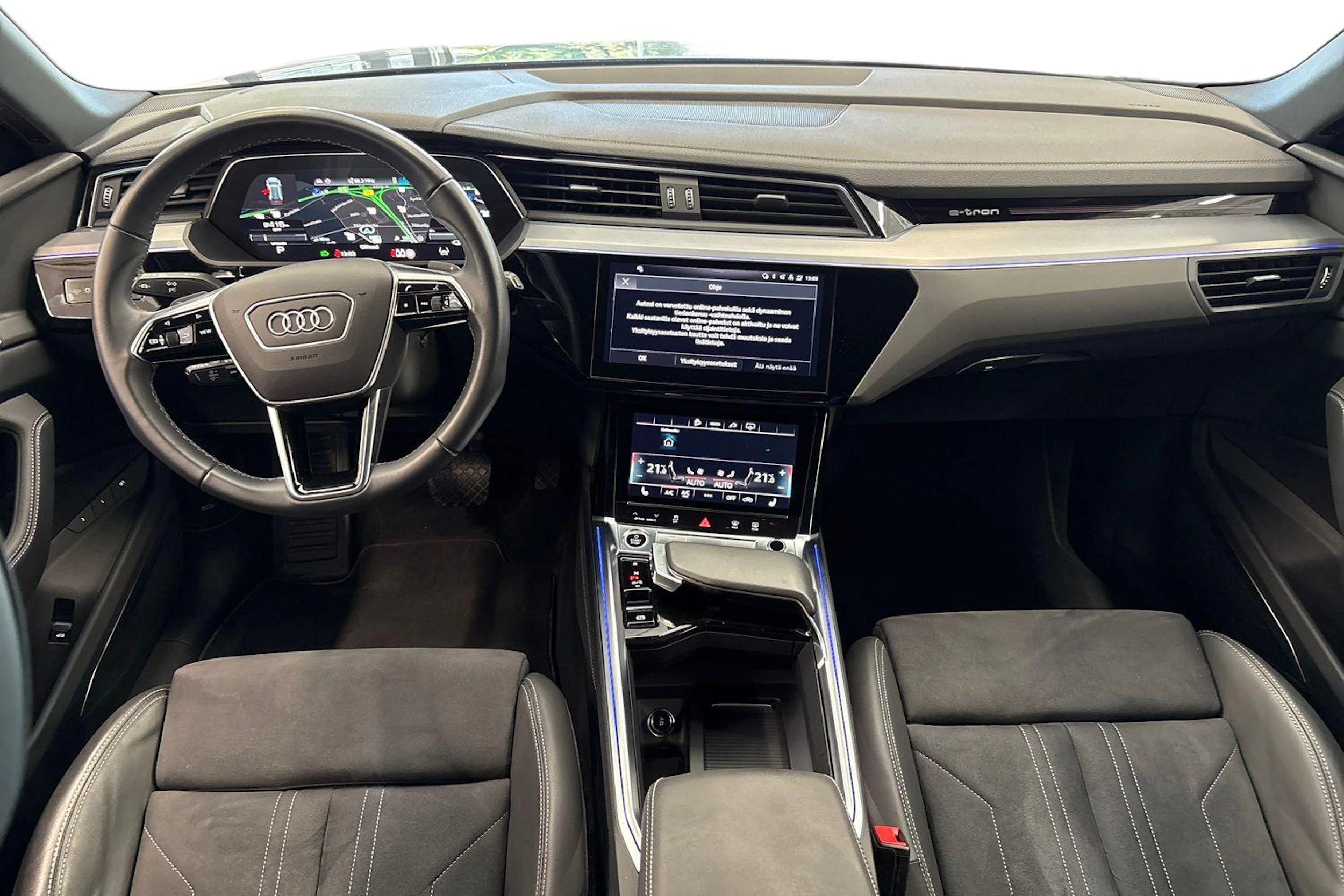 harmaa Audi Q8 e-tron 2024 kuva 7.