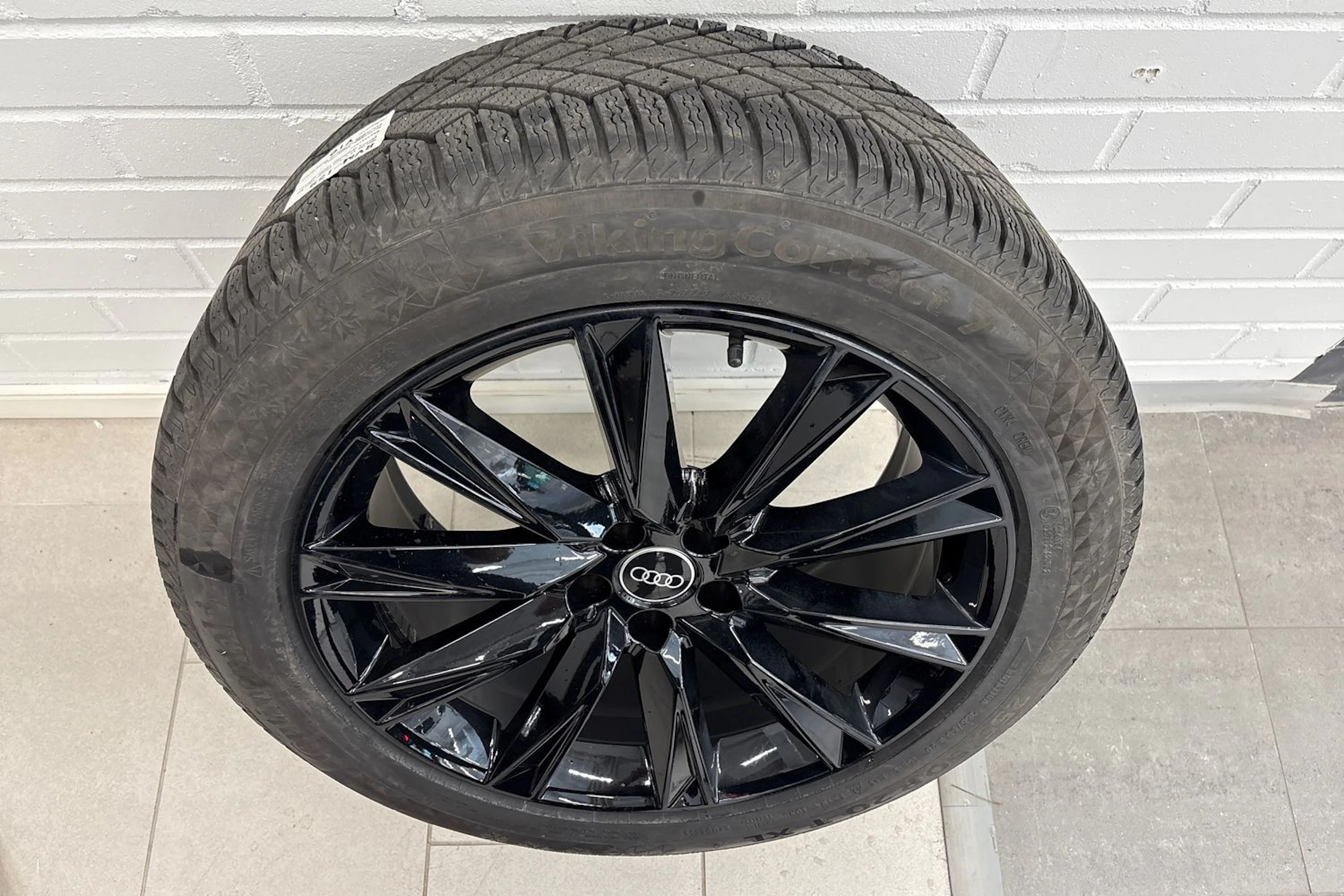 harmaa Audi Q8 e-tron 2024 kuva 10.