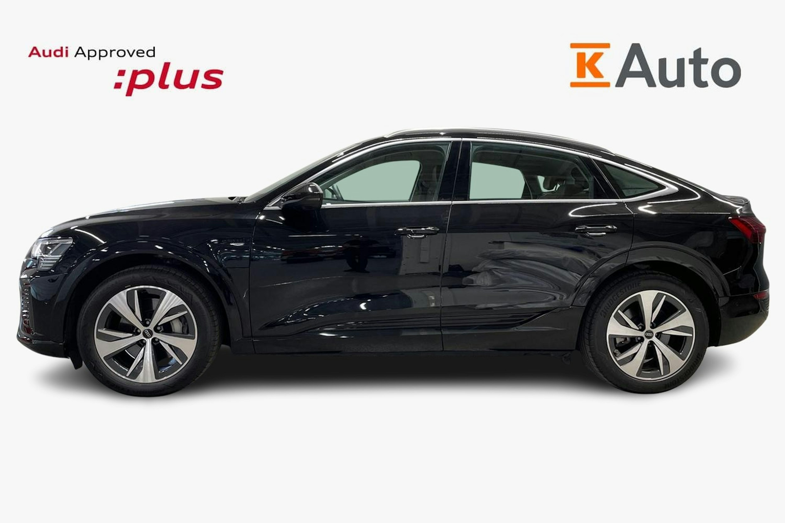 Musta Audi Q8 e-tron 2024 kuva 6.