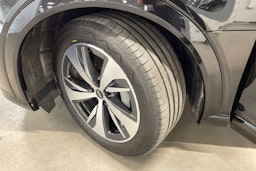 Musta Audi Q8 e-tron 2024 kuva 12.