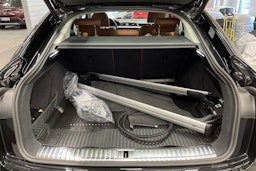 Musta Audi Q8 e-tron 2024 kuva 13.