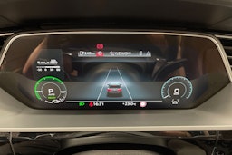 Musta Audi Q8 e-tron 2024 kuva 14.