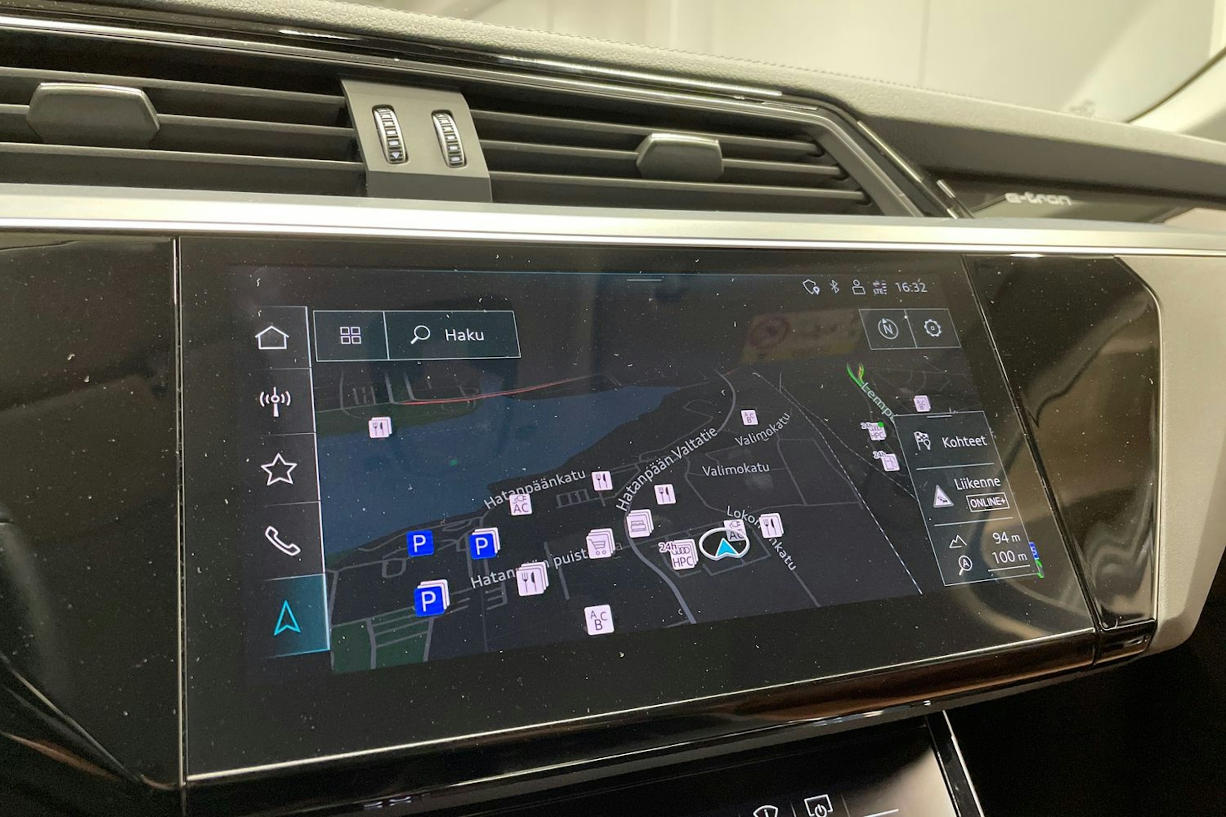 Musta Audi Q8 e-tron 2024 kuva 20.