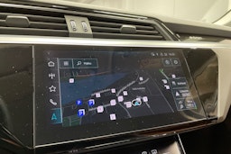 Musta Audi Q8 e-tron 2024 kuva 20.