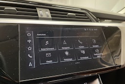 Musta Audi Q8 e-tron 2024 kuva 22.