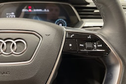 Musta Audi Q8 e-tron 2024 kuva 29.