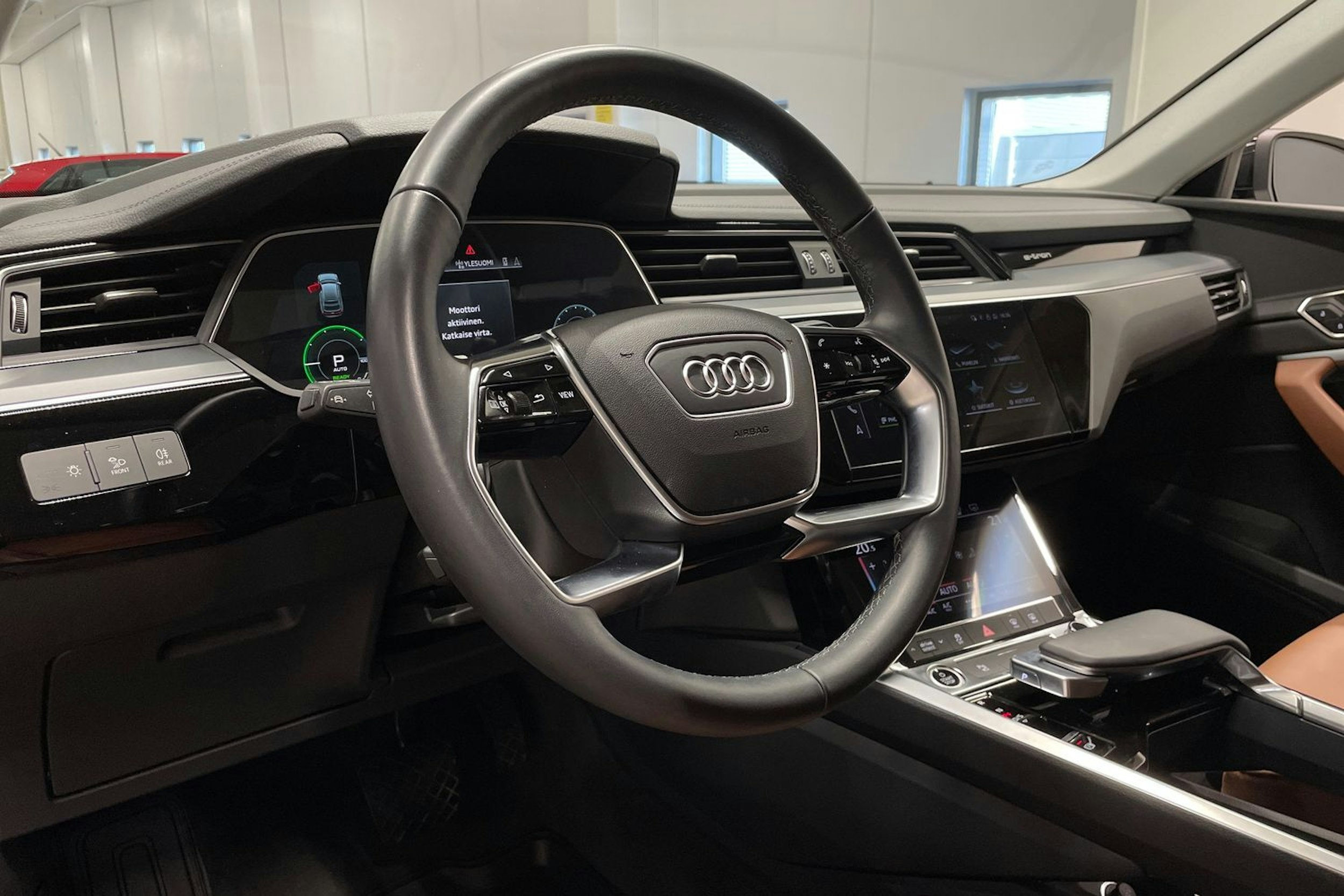 Musta Audi Q8 e-tron 2024 kuva 30.