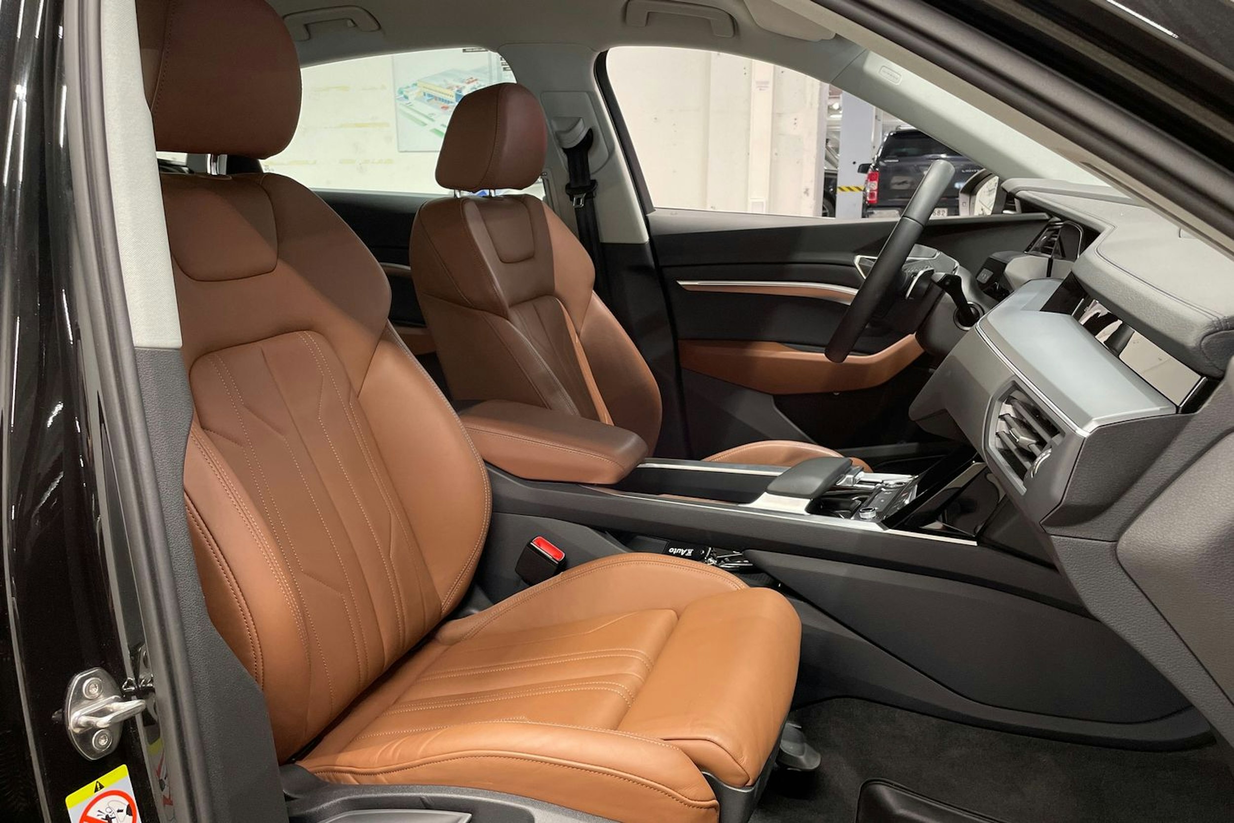 Musta Audi Q8 e-tron 2024 kuva 31.