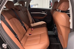 Musta Audi Q8 e-tron 2024 kuva 33.