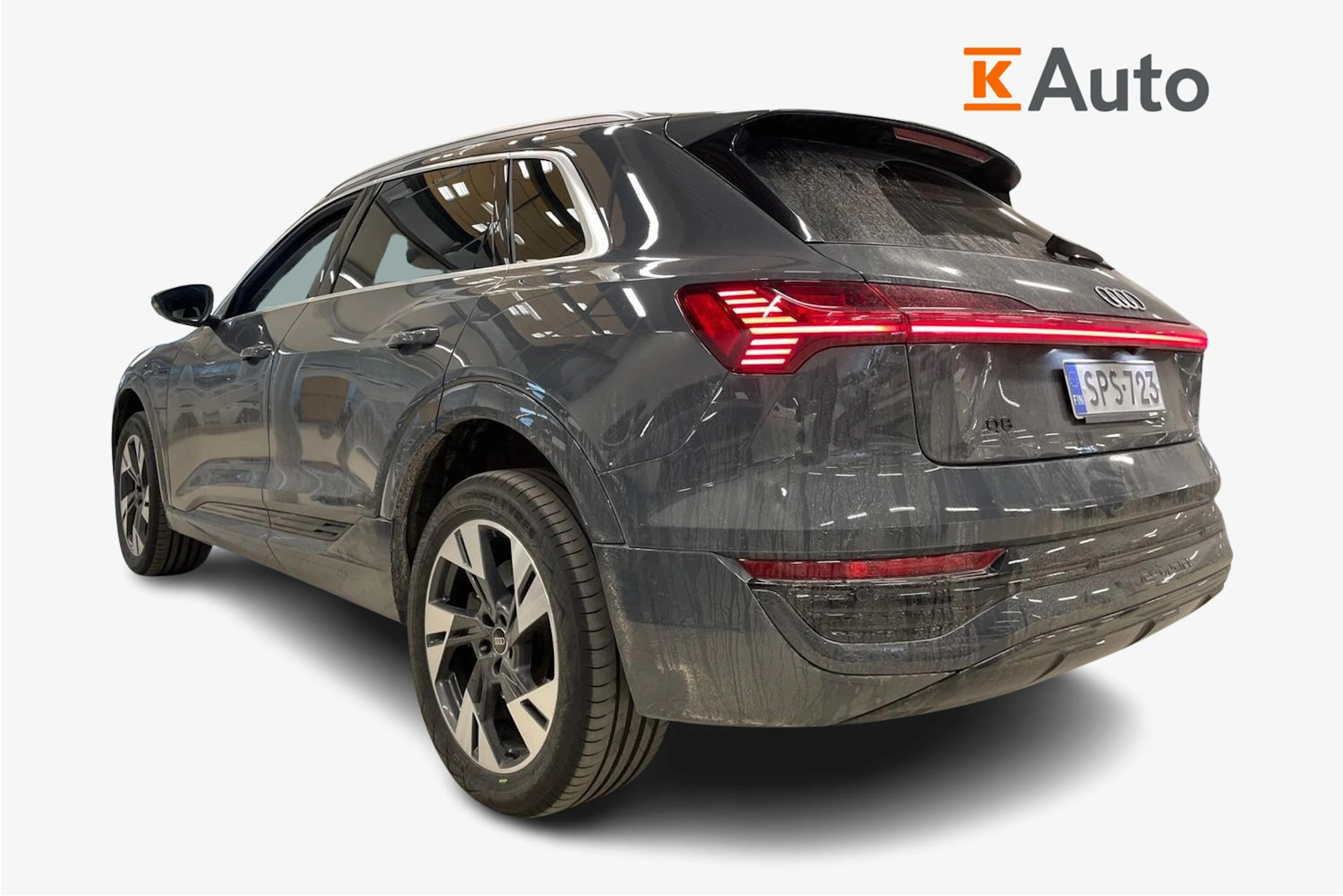 Harmaa Audi Q8 e-tron 2024 kuva 2.