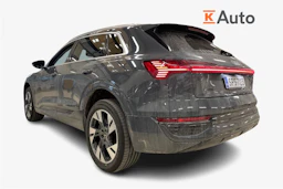 Harmaa Audi Q8 e-tron 2024 kuva 2.