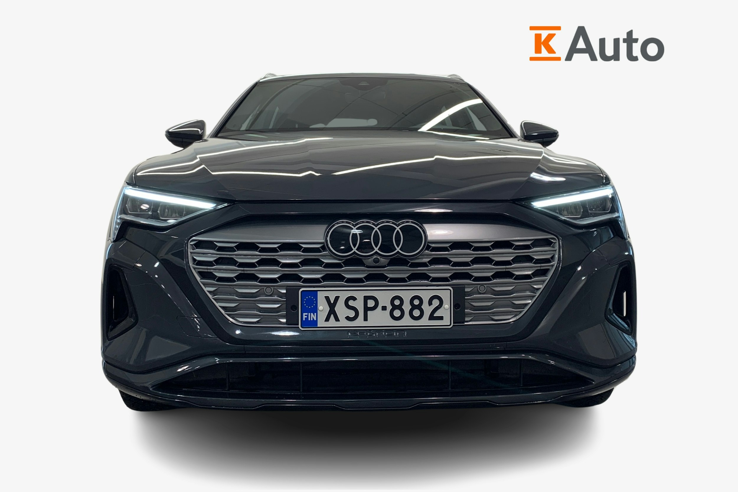 harmaa Audi Q8 e-tron 2024 kuva 4.