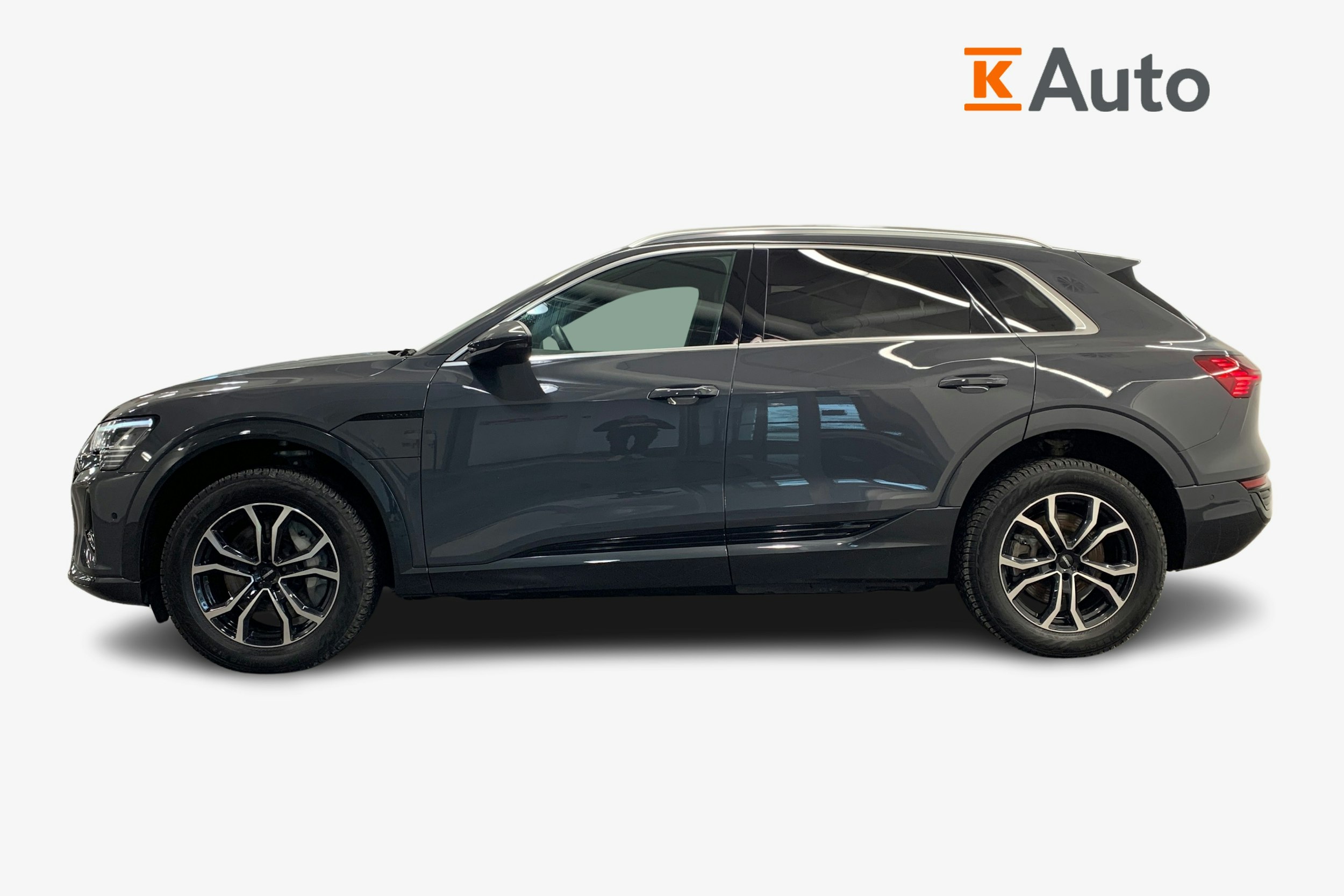 harmaa Audi Q8 e-tron 2024 kuva 5.