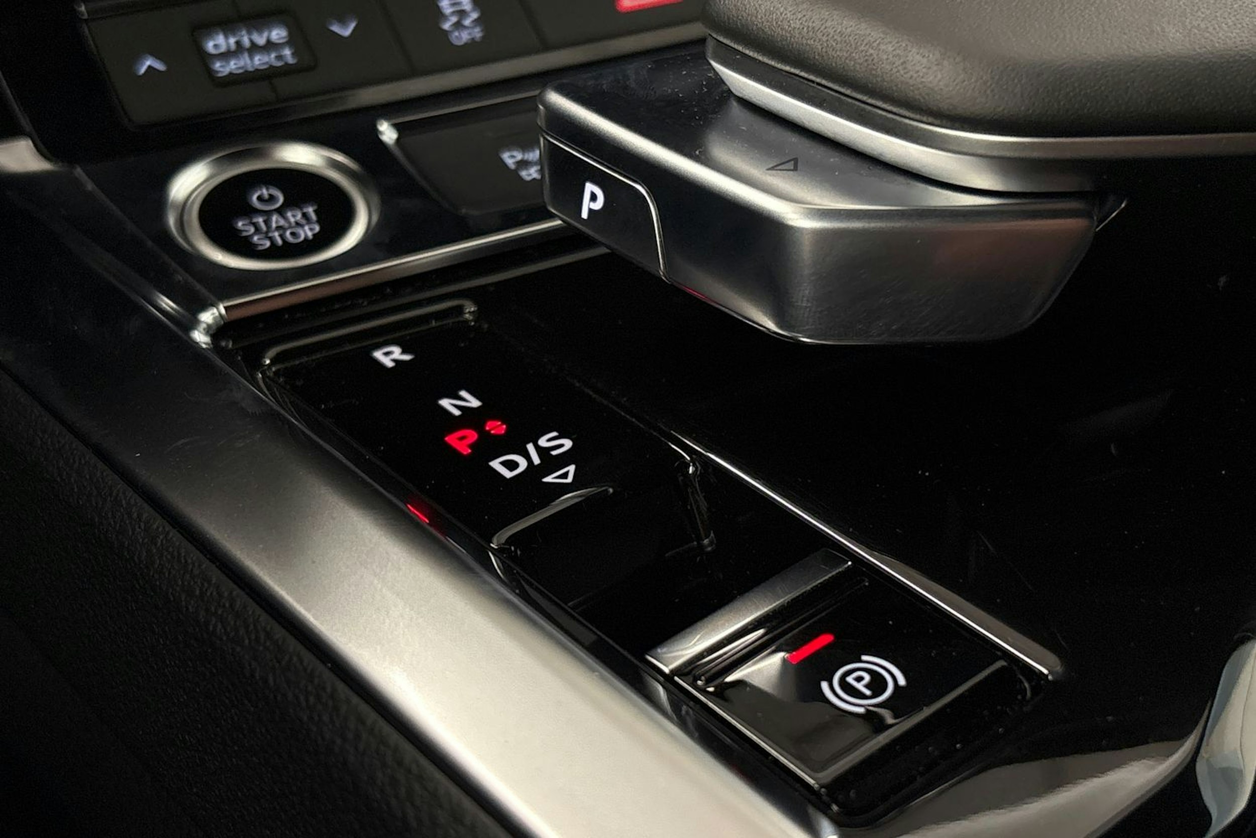 harmaa Audi Q8 e-tron 2024 kuva 25.