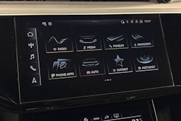 harmaa Audi Q8 e-tron 2024 kuva 27.