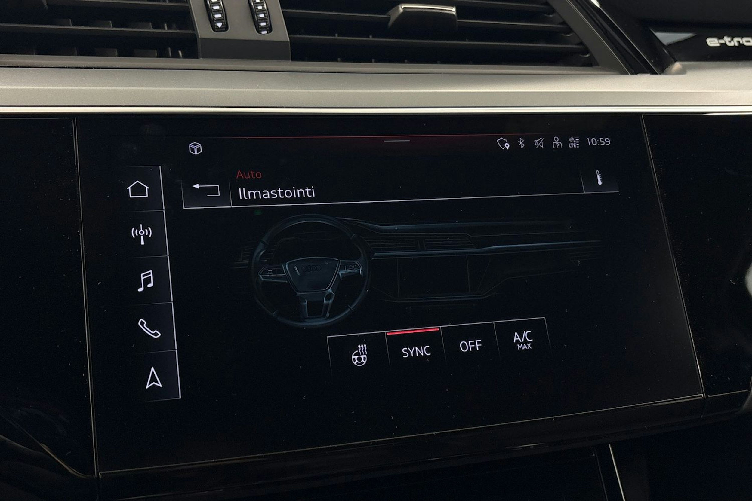 harmaa Audi Q8 e-tron 2024 kuva 32.