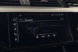 harmaa Audi Q8 e-tron 2024 kuva 32.