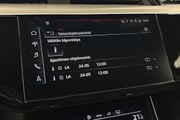 harmaa Audi Q8 e-tron 2024 kuva 33.