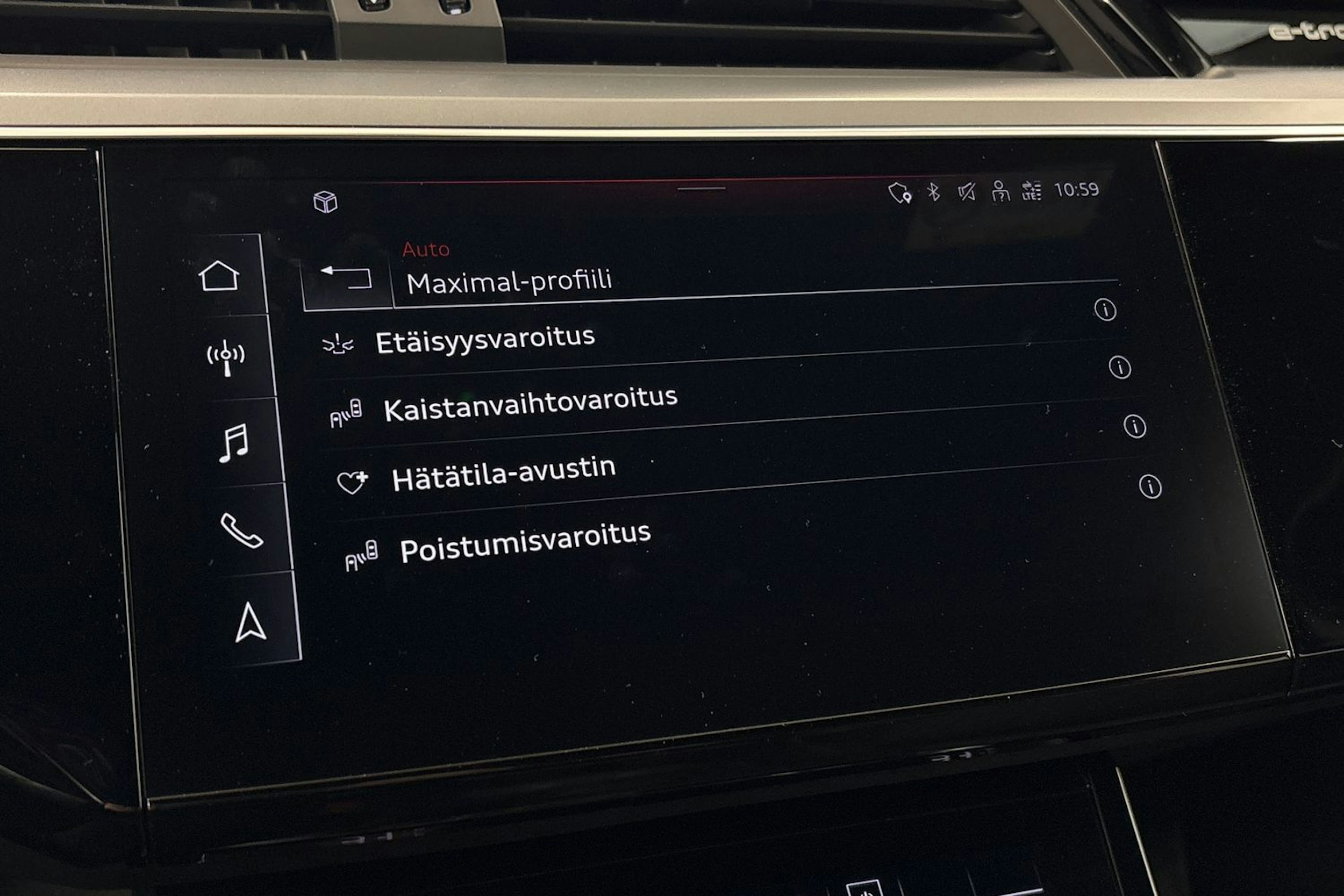 harmaa Audi Q8 e-tron 2024 kuva 35.