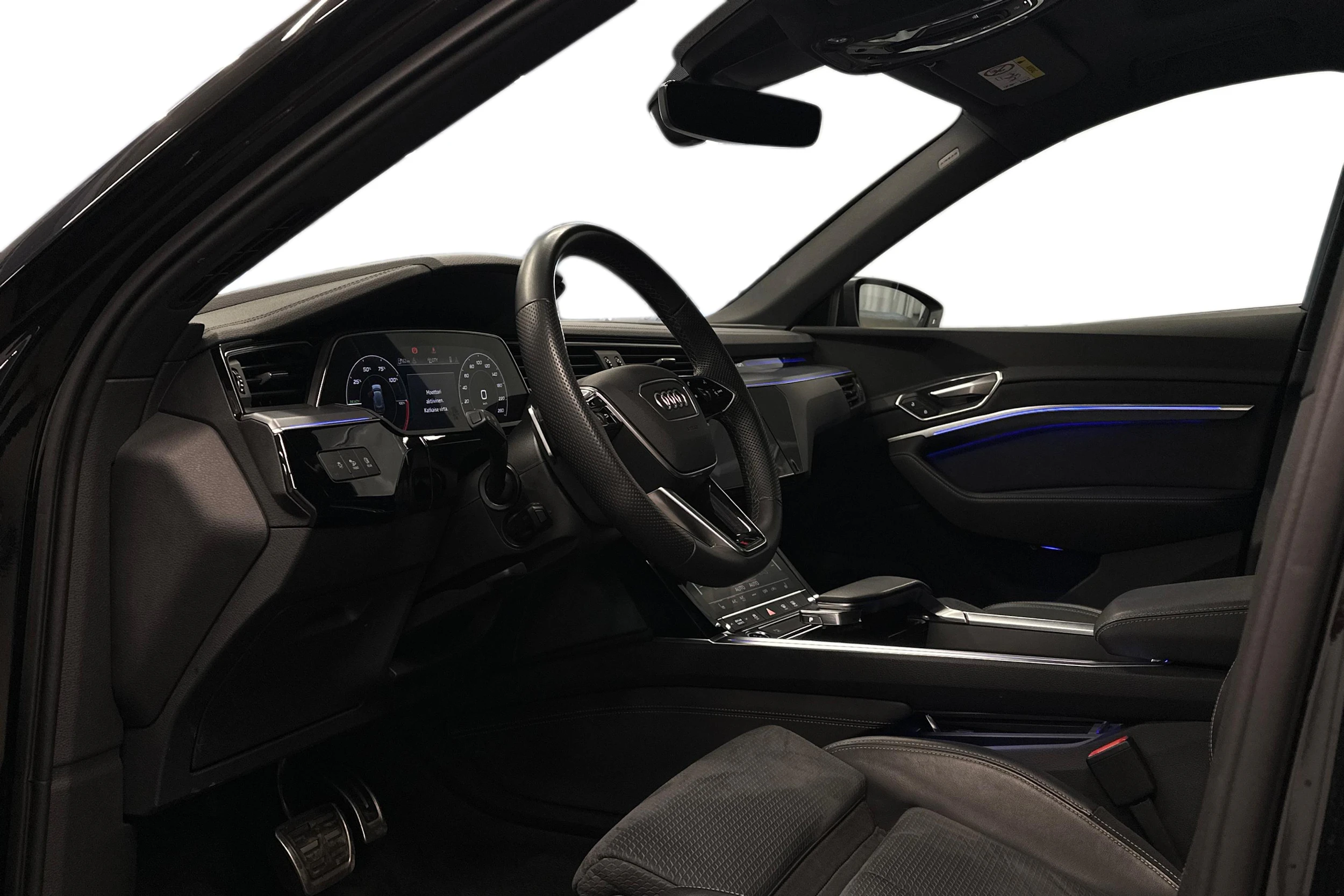 musta Audi Q8 e-tron 2024 kuva 7.