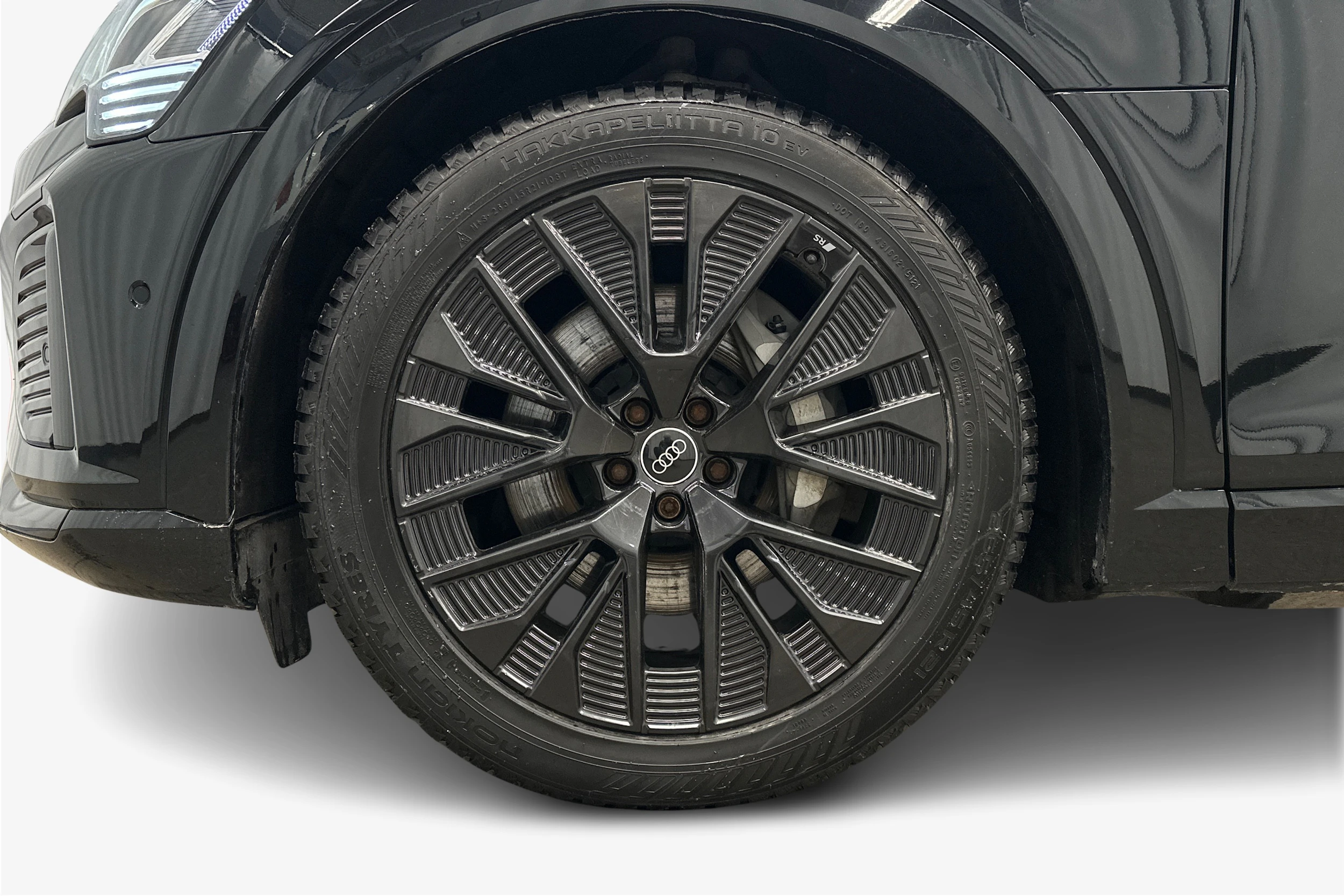 musta Audi Q8 e-tron 2024 kuva 11.
