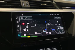 musta Audi Q8 e-tron 2024 kuva 17.