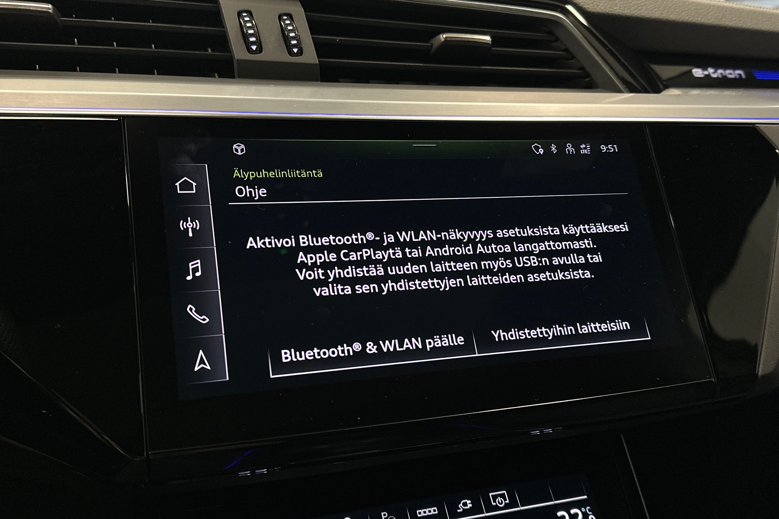 musta Audi Q8 e-tron 2024 kuva 19.