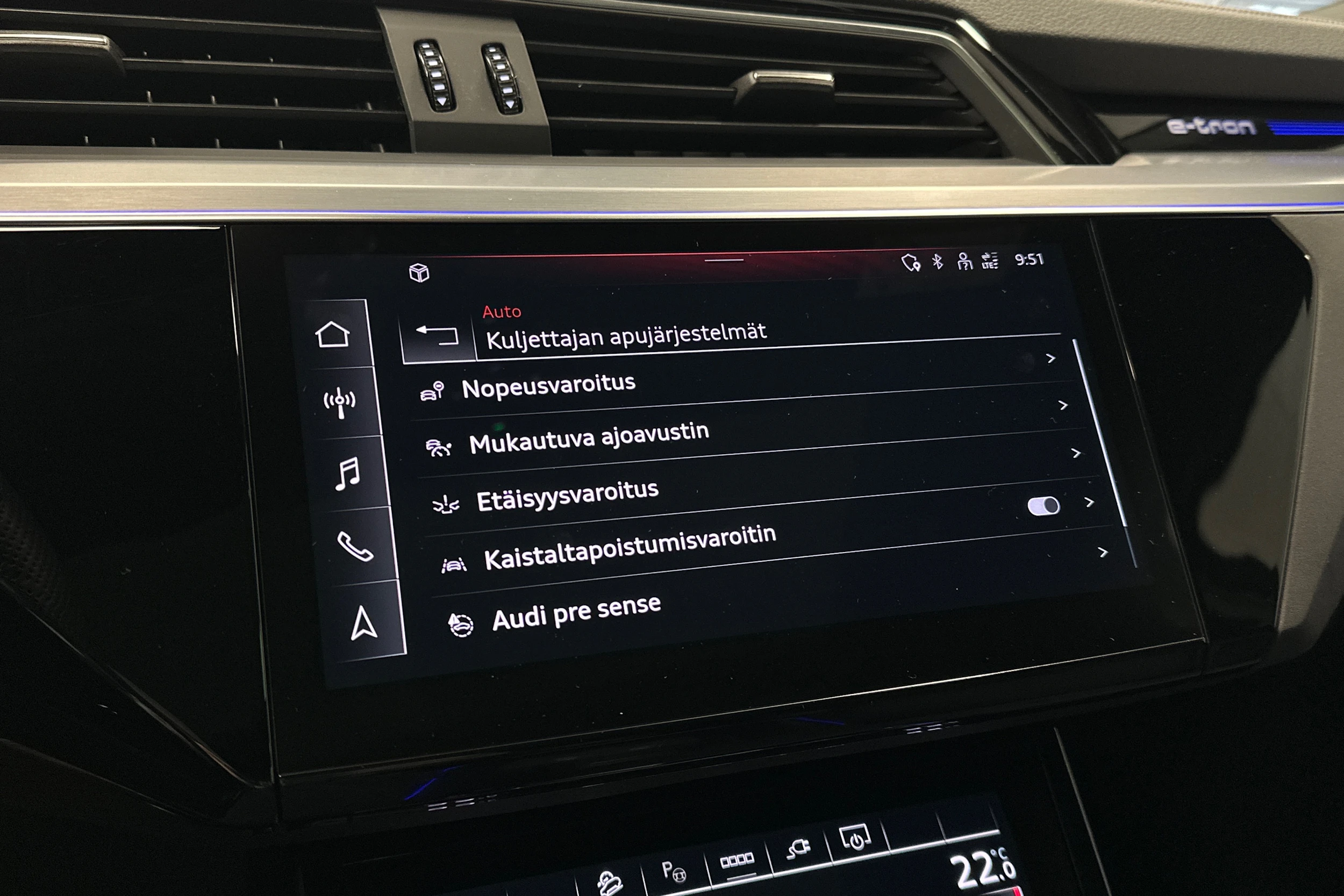 musta Audi Q8 e-tron 2024 kuva 20.