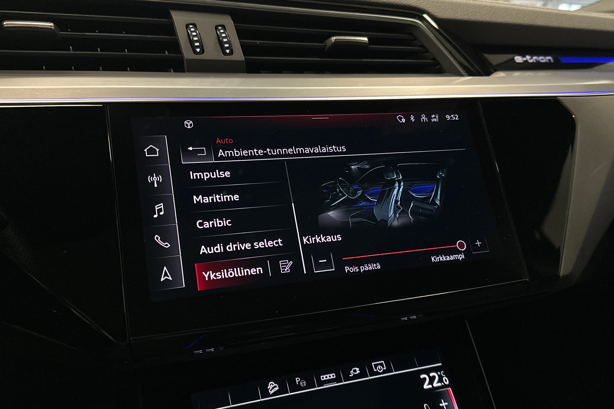 musta Audi Q8 e-tron 2024 kuva 21.