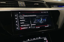 musta Audi Q8 e-tron 2024 kuva 21.