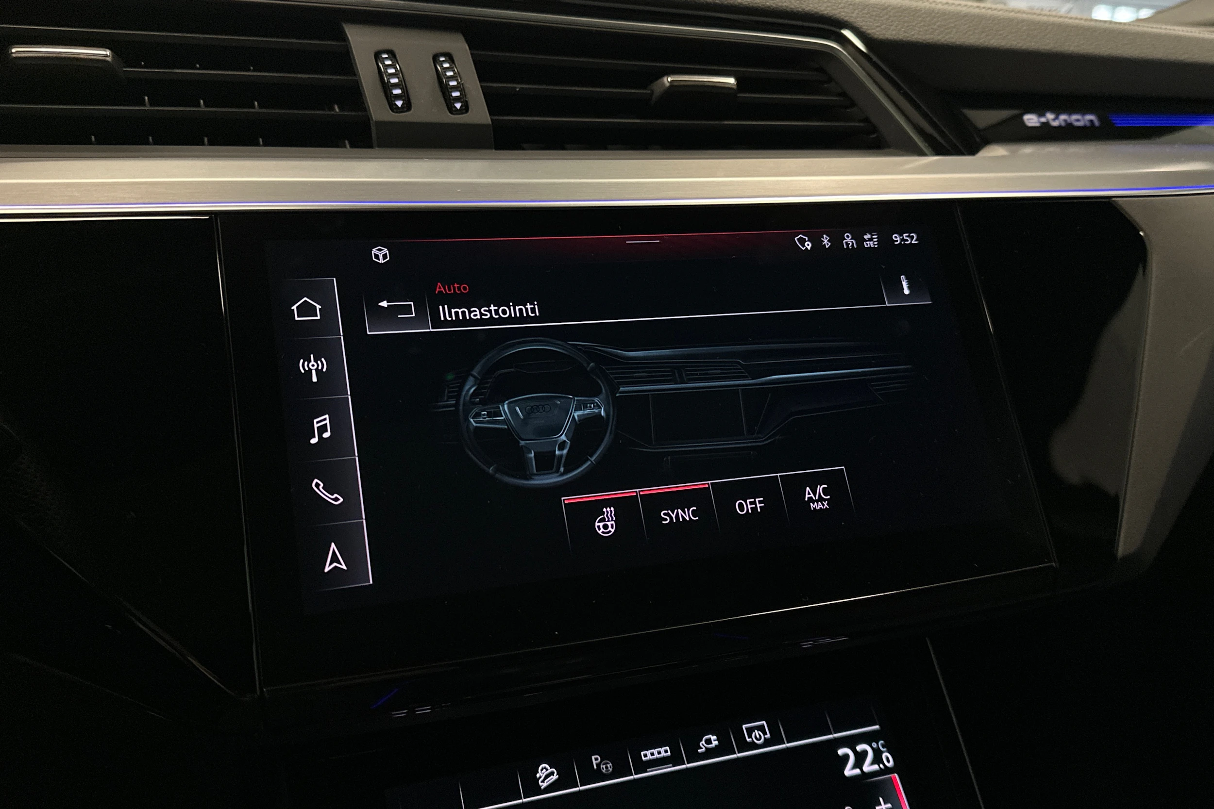 musta Audi Q8 e-tron 2024 kuva 22.