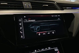 musta Audi Q8 e-tron 2024 kuva 22.