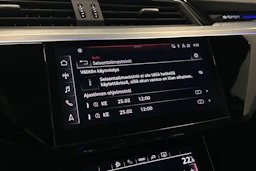 musta Audi Q8 e-tron 2024 kuva 23.