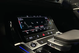 musta Audi Q8 e-tron 2024 kuva 24.