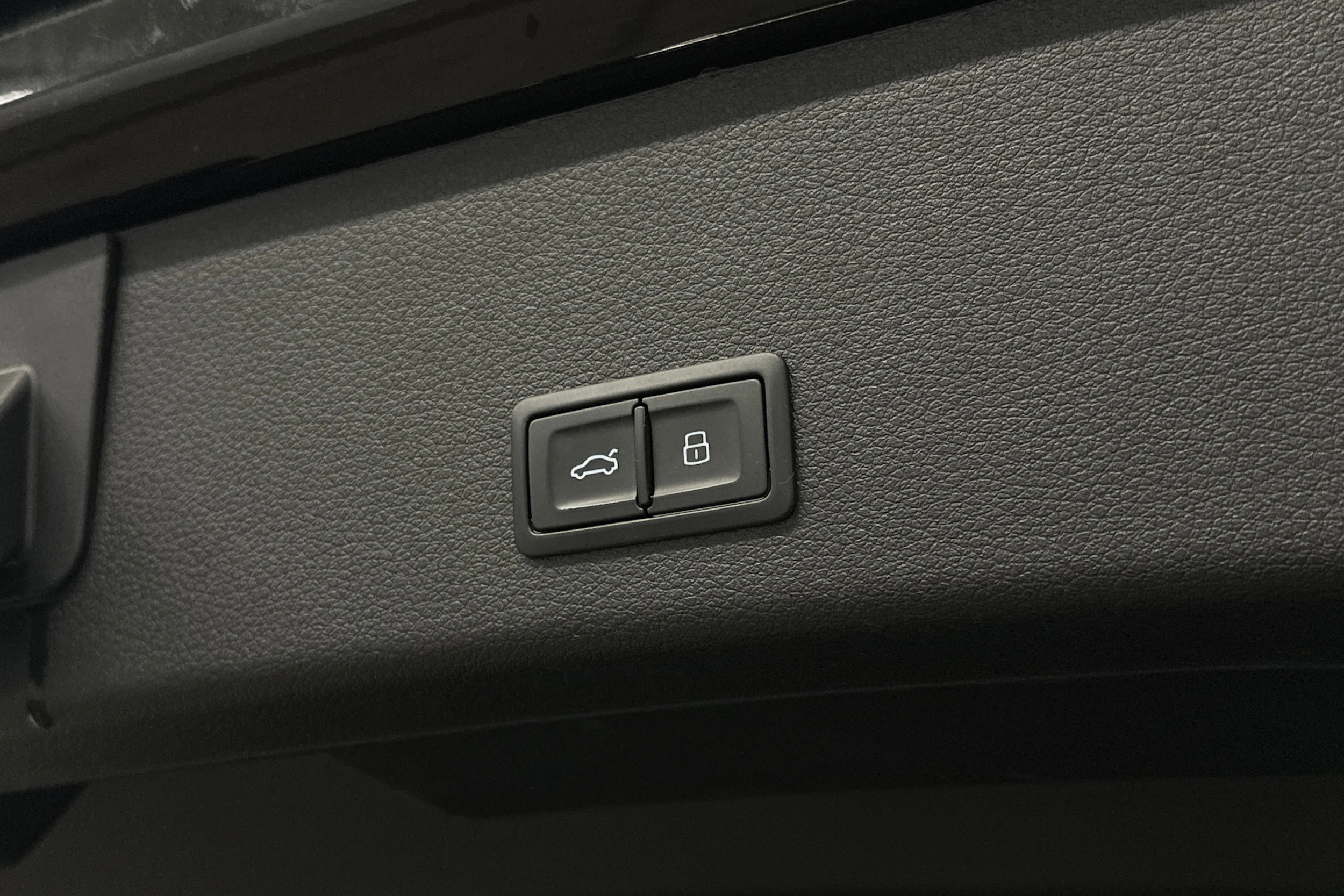 musta Audi Q8 e-tron 2024 kuva 28.