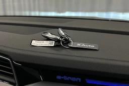 musta Audi Q8 e-tron 2024 kuva 29.