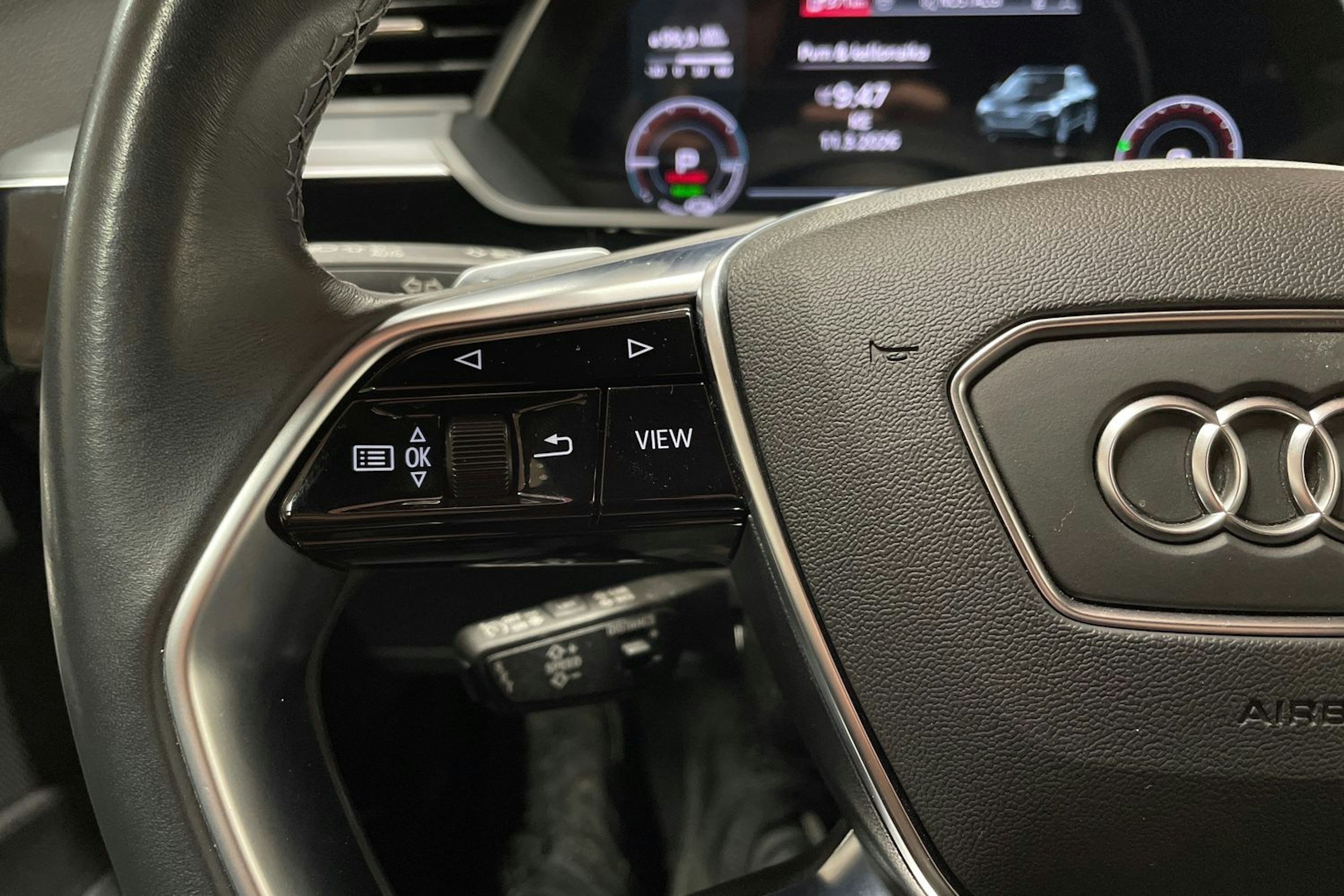 punainen Audi Q8 e-tron 2024 kuva 23.