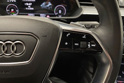 punainen Audi Q8 e-tron 2024 kuva 24.