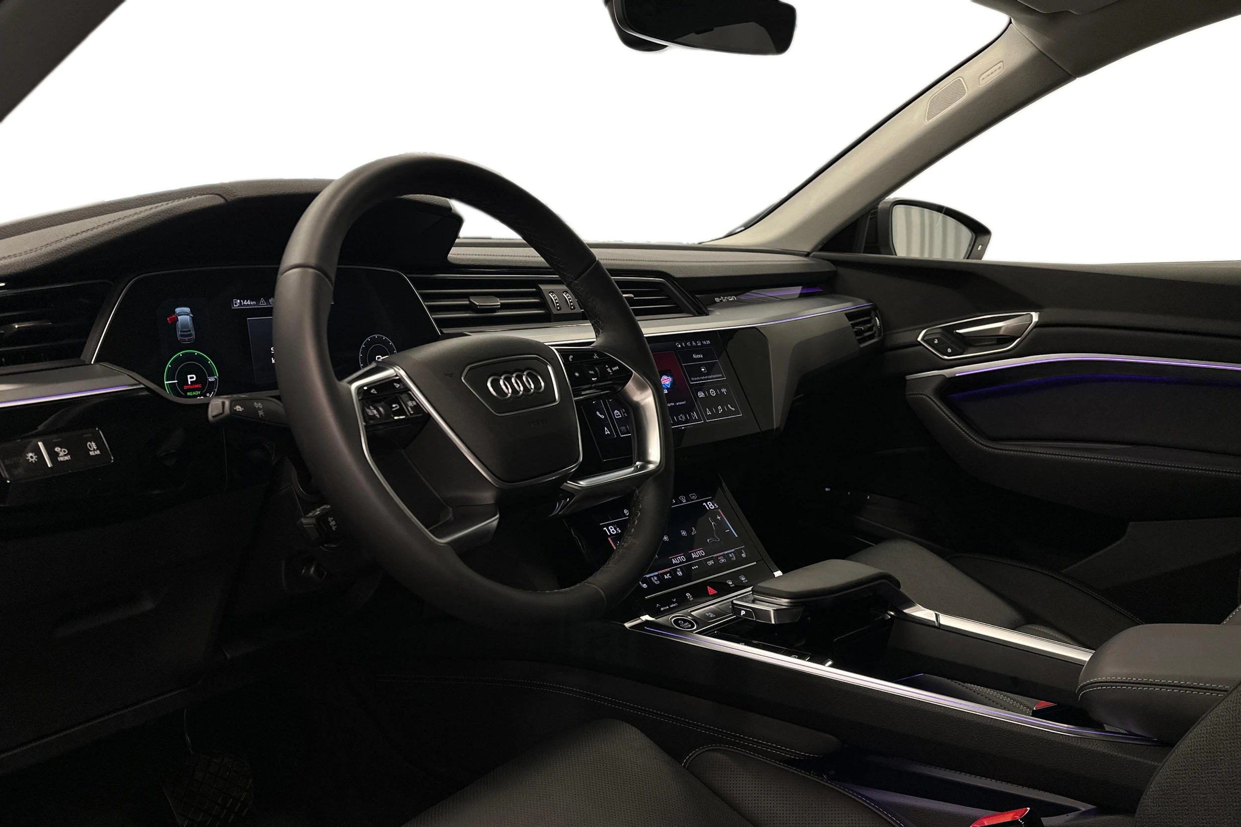 musta Audi Q8 e-tron 2024 kuva 6.
