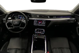 musta Audi Q8 e-tron 2024 kuva 7.