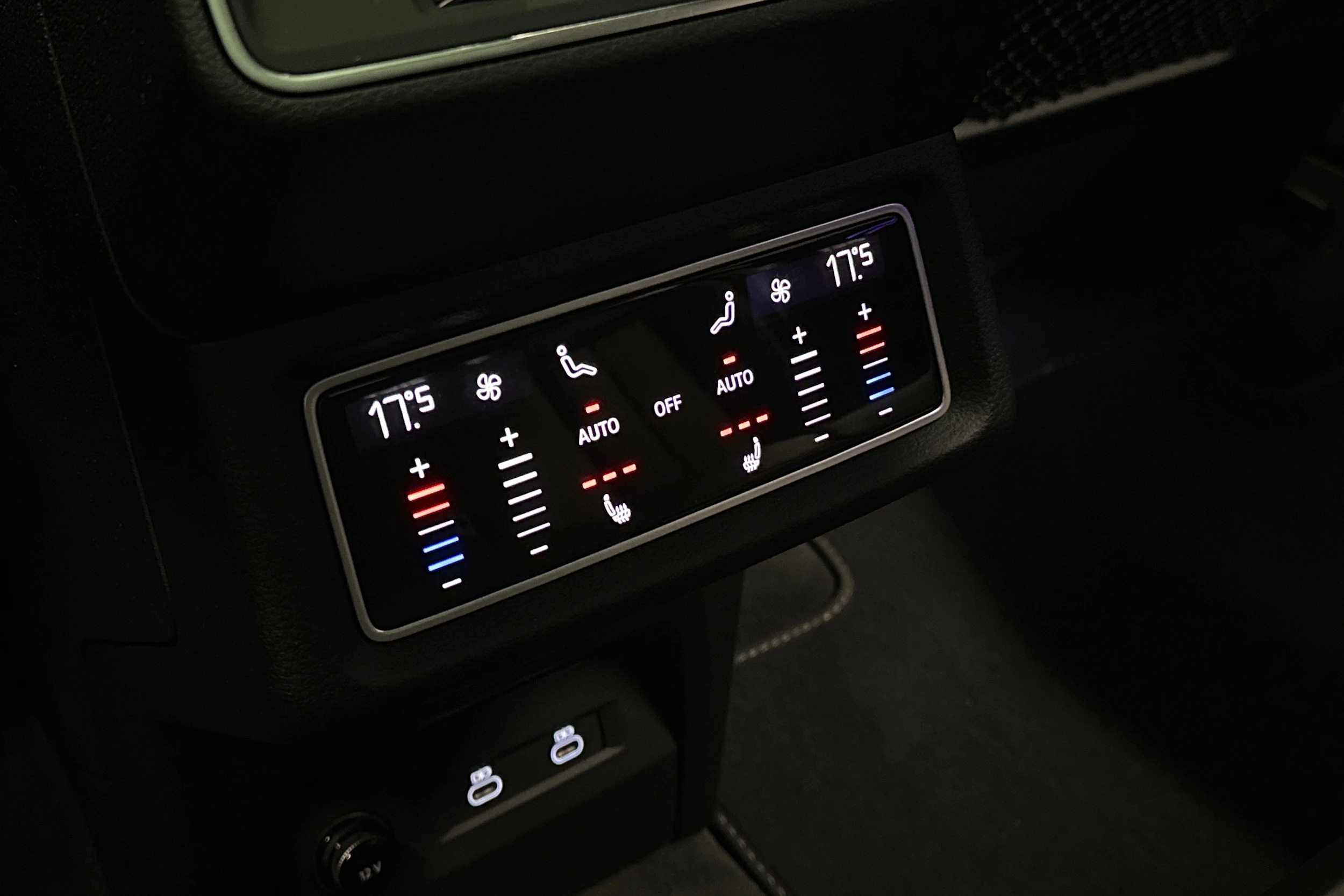 musta Audi Q8 e-tron 2024 kuva 13.