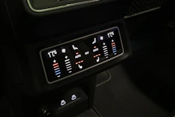 musta Audi Q8 e-tron 2024 kuva 13.