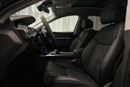 musta Audi Q8 e-tron 2024 kuva 14.