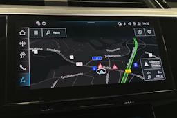 musta Audi Q8 e-tron 2024 kuva 24.