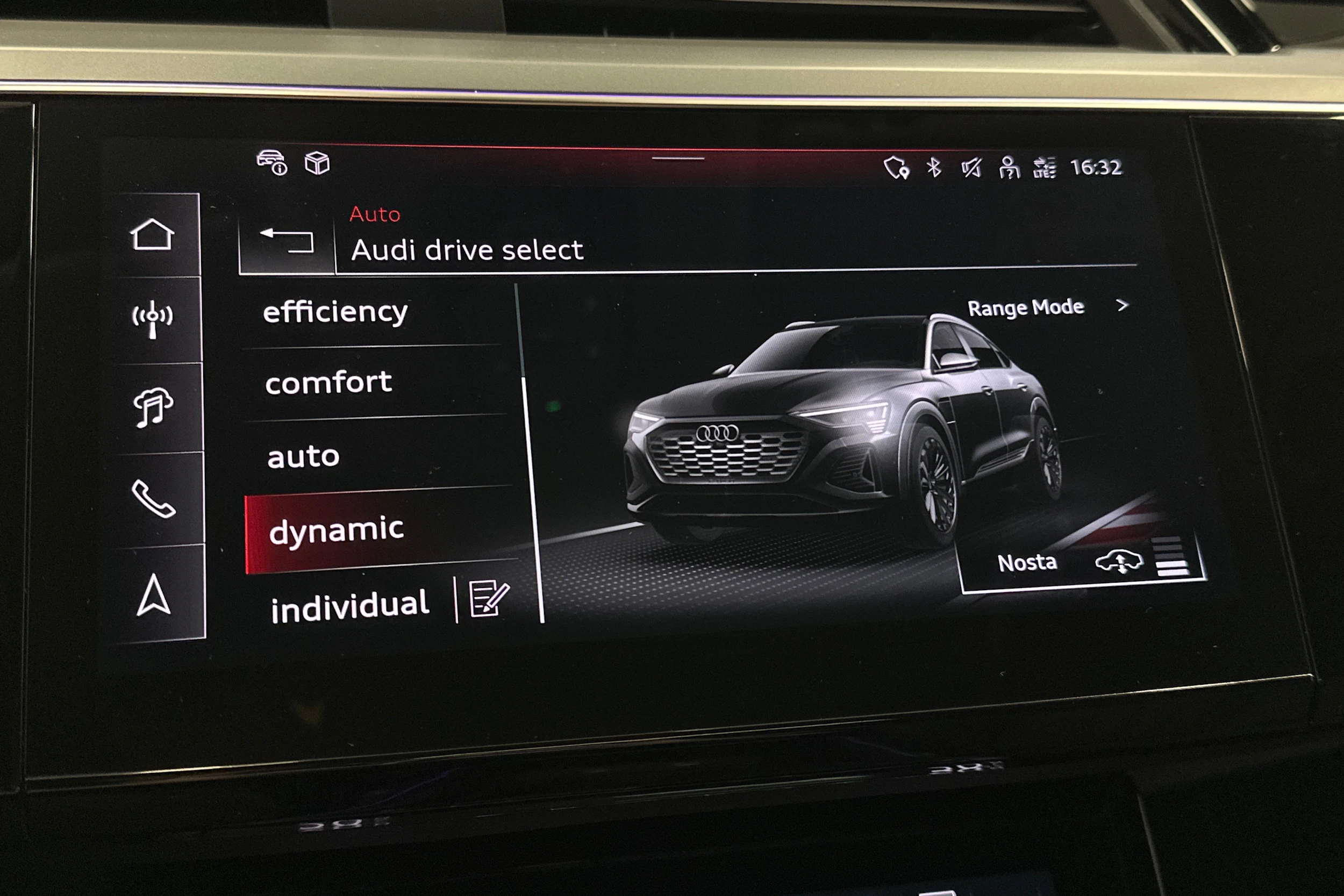 musta Audi Q8 e-tron 2024 kuva 26.