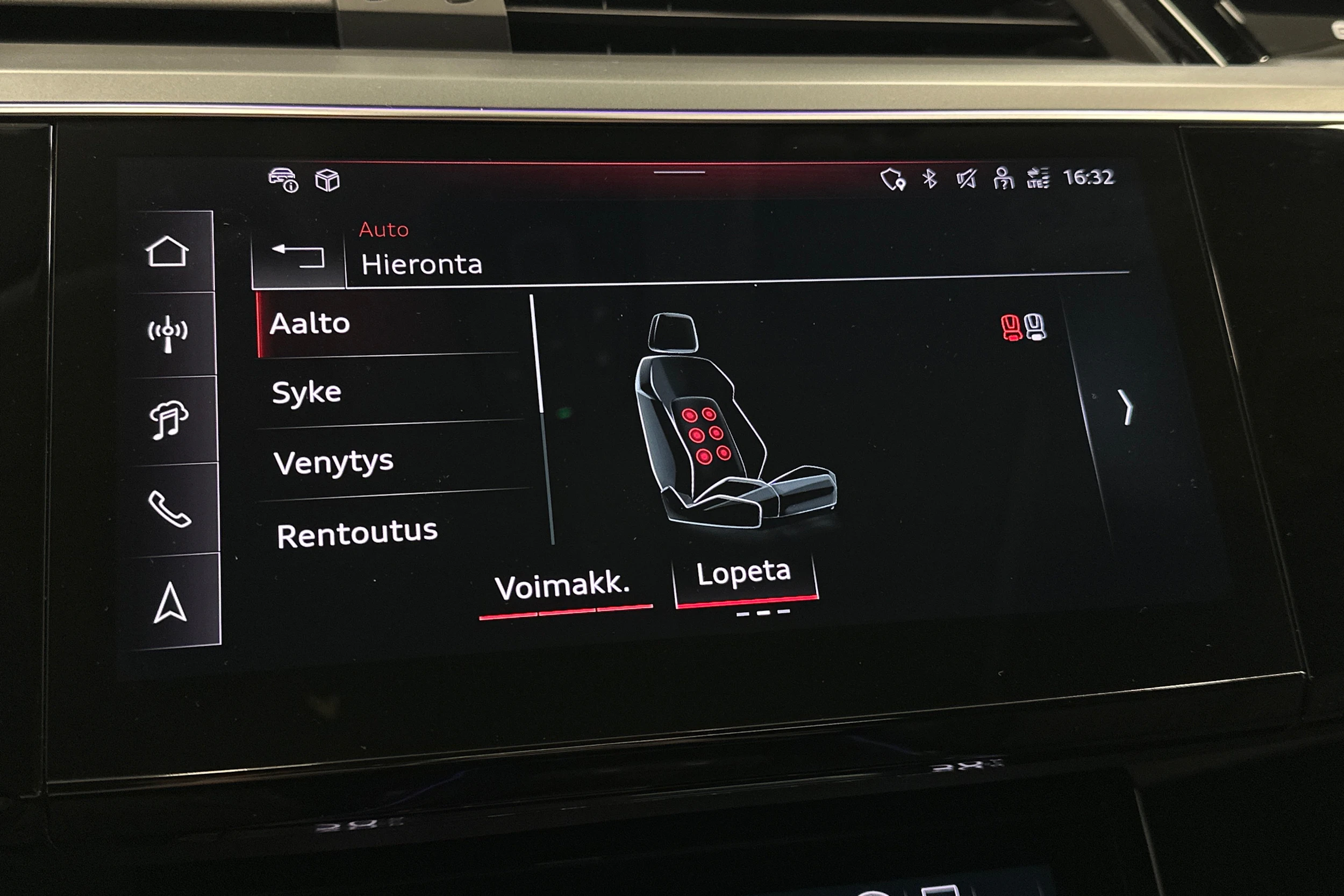 musta Audi Q8 e-tron 2024 kuva 27.