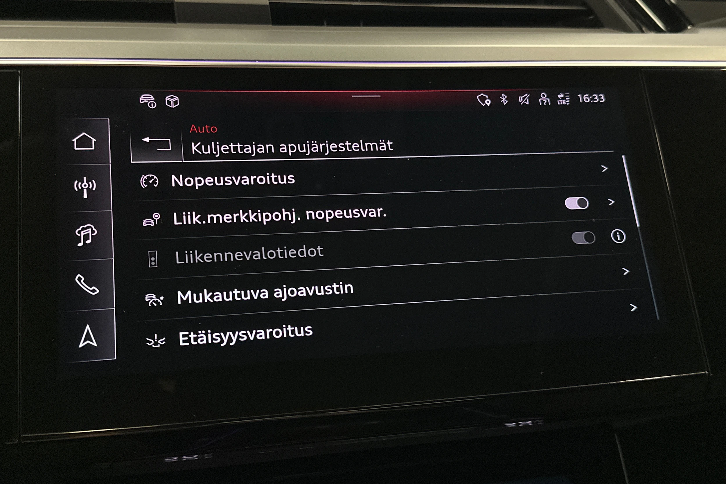 musta Audi Q8 e-tron 2024 kuva 30.
