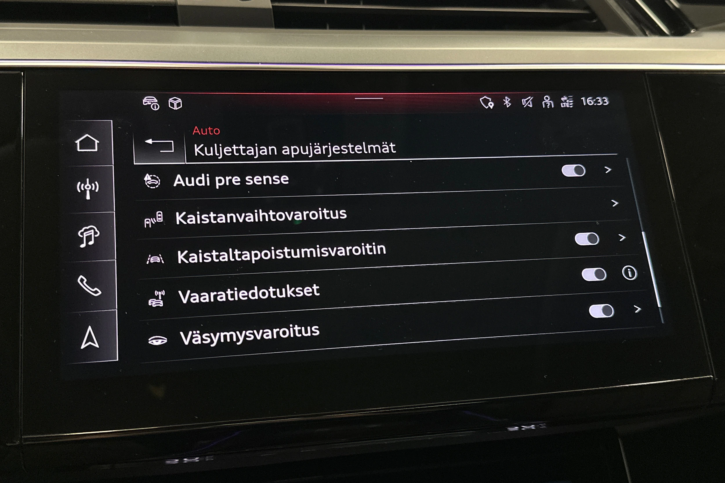 musta Audi Q8 e-tron 2024 kuva 31.