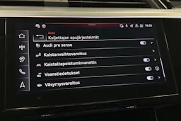 musta Audi Q8 e-tron 2024 kuva 31.